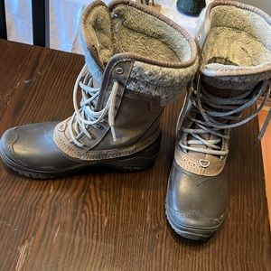 Great North Face boots!  Really warm and perfect for winter!